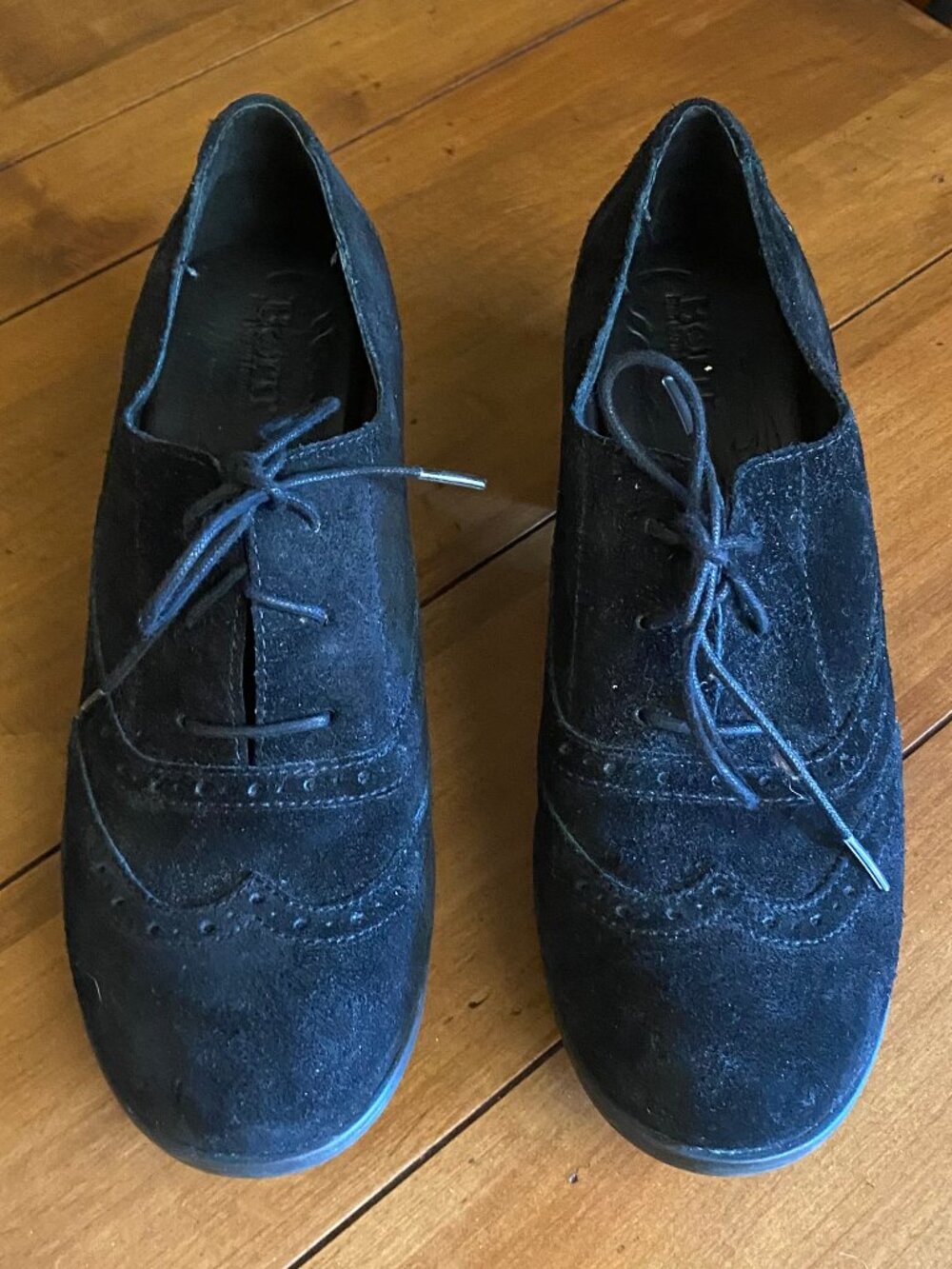 Born Women's Black Suede Wingtip Heeled Oxfords Size 8.5
